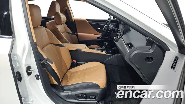 Lexus ES 2023 — фото 12