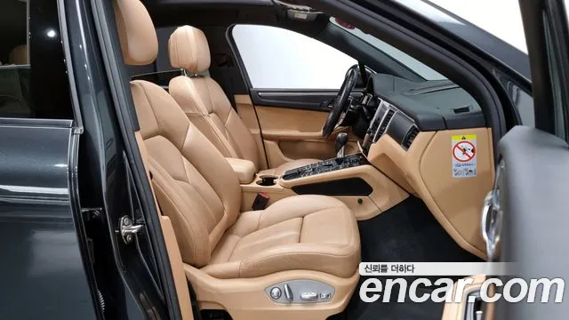 Porsche Macan 2017 — фото 11
