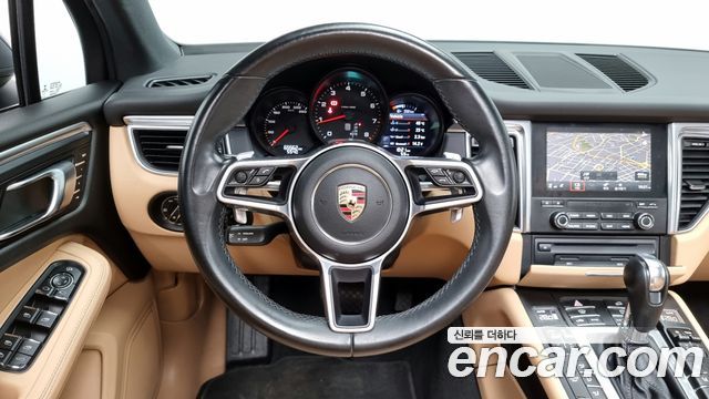 Porsche Macan 2017 — фото 13