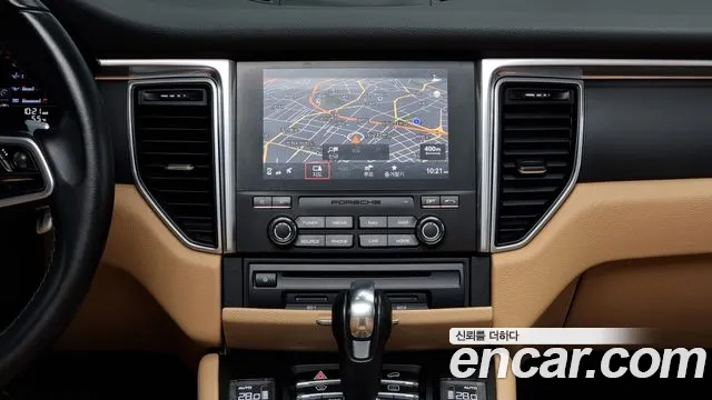 Porsche Macan 2017 — фото 14