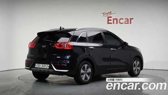 Kia Niro 2018 — фото 2