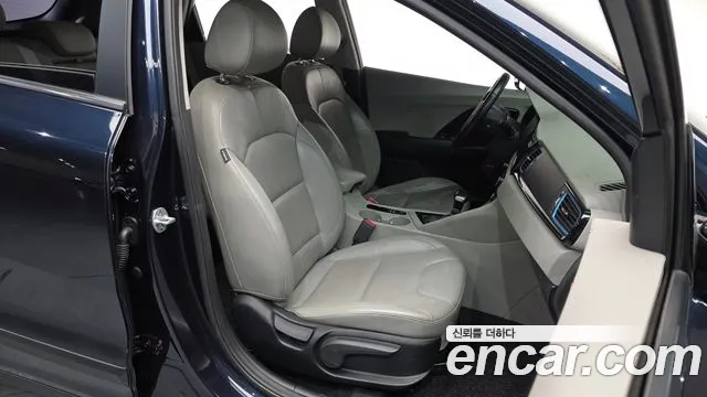 Kia Niro 2018 — фото 10