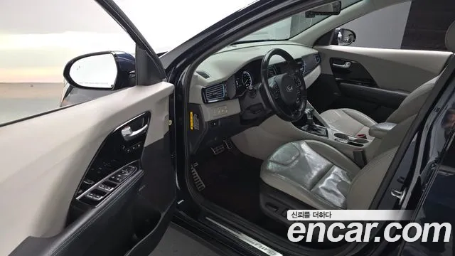 Kia Niro 2018 — фото 11