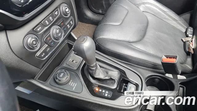 Jeep Cherokee 2021 — фото 9