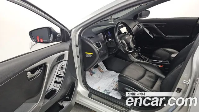 Hyundai AVANTE 2015 — фото 10