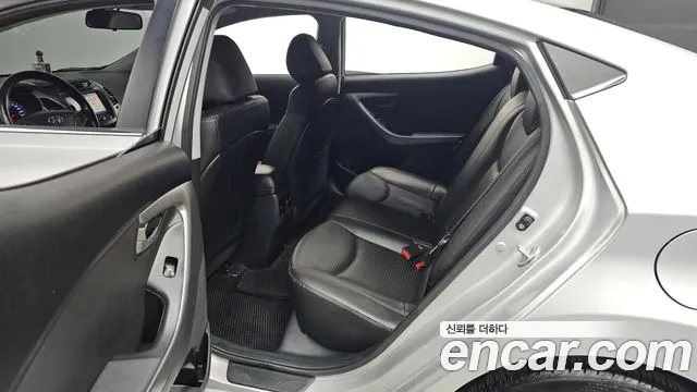 Hyundai AVANTE 2015 — фото 11