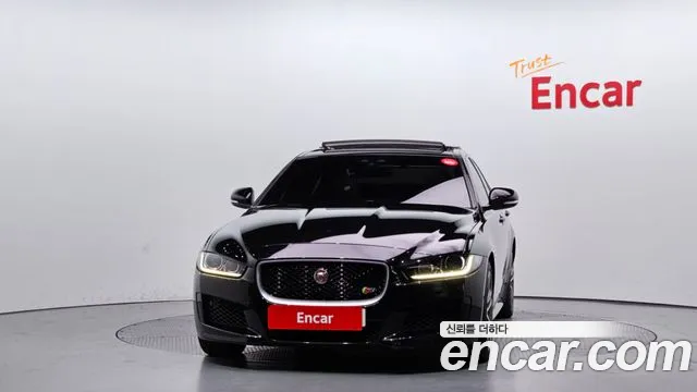 Jaguar XE 2016 — фото 3