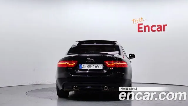 Jaguar XE 2016 — фото 4