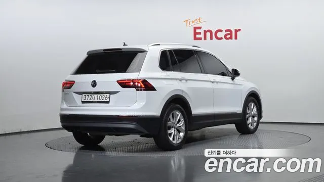 Volkswagen Tiguan 2020 — фото 2
