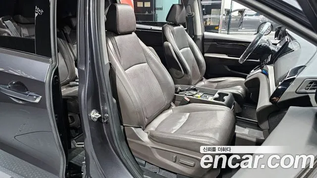 Honda Odyssey 2018 — фото 10