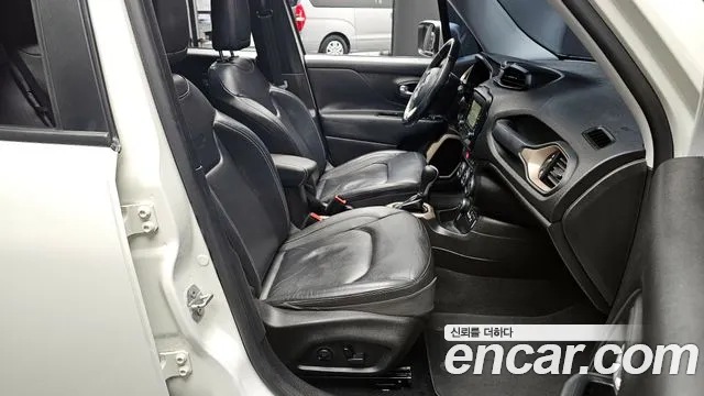 Jeep Renegade 2016 — фото 10