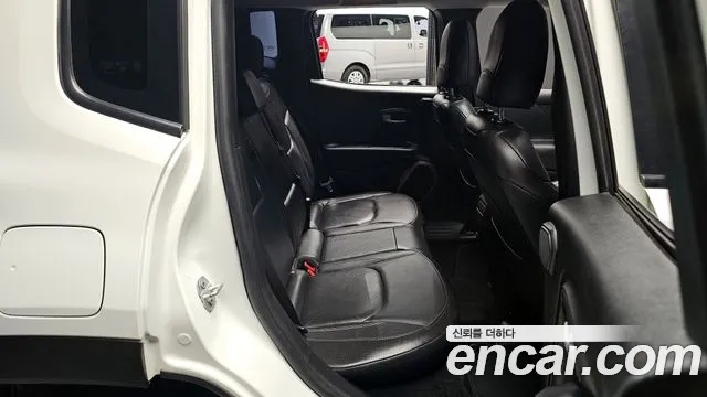 Jeep Renegade 2016 — фото 11