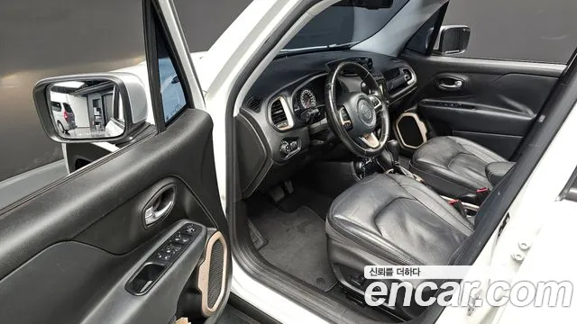 Jeep Renegade 2016 — фото 12
