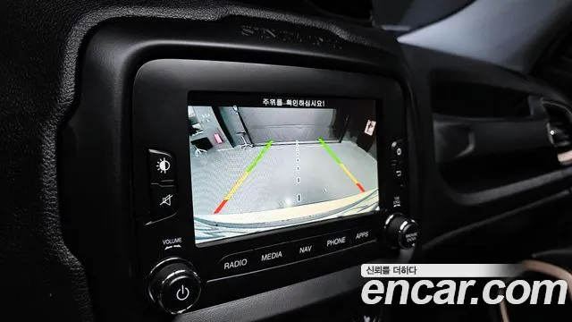 Jeep Renegade 2016 — фото 15