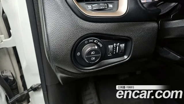 Jeep Renegade 2016 — фото 17