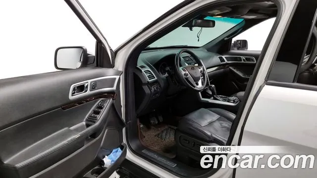 Ford Explorer 2015 — фото 10