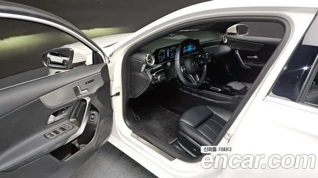 Mercedes-Benz A-Class 2021 — фото 11
