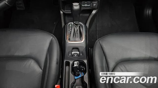 Jeep Renegade 2023 — фото 9