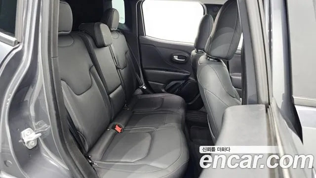Jeep Renegade 2023 — фото 12