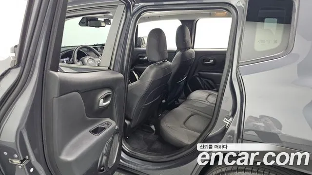 Jeep Renegade 2023 — фото 13