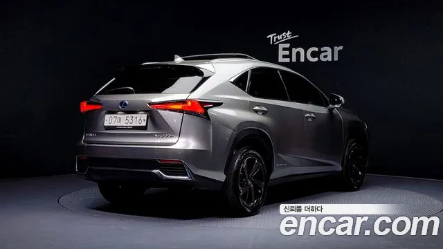 Lexus NX 2018 — фото 2