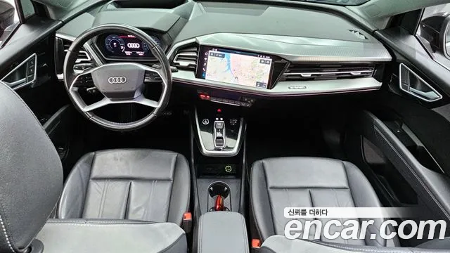 Audi Q4 e-tron 2022 — фото 7