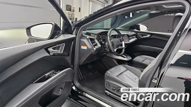 Audi Q4 e-tron 2022 — фото 10