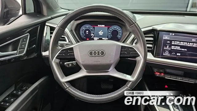 Audi Q4 e-tron 2022 — фото 13