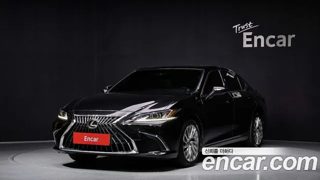 Lexus ES 2023 — фото 1