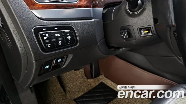 Hyundai Equus 2015 — фото 14