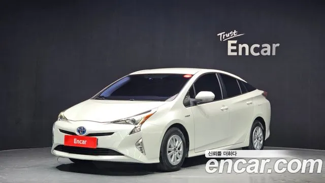 Toyota Prius 2016 — фото 1