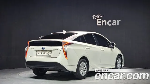 Toyota Prius 2016 — фото 2