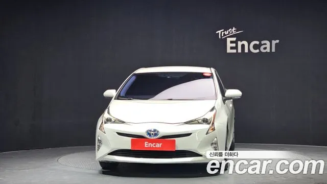 Toyota Prius 2016 — фото 3