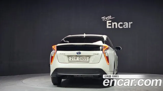 Toyota Prius 2016 — фото 4