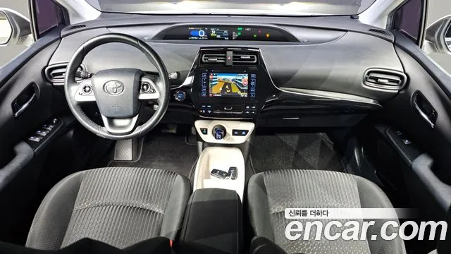 Toyota Prius 2016 — фото 7