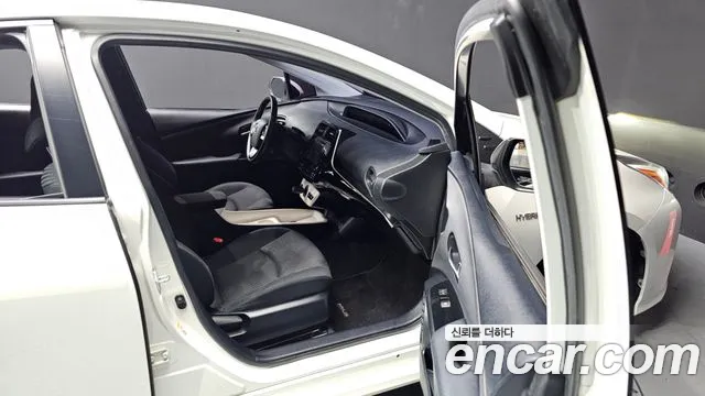 Toyota Prius 2016 — фото 11