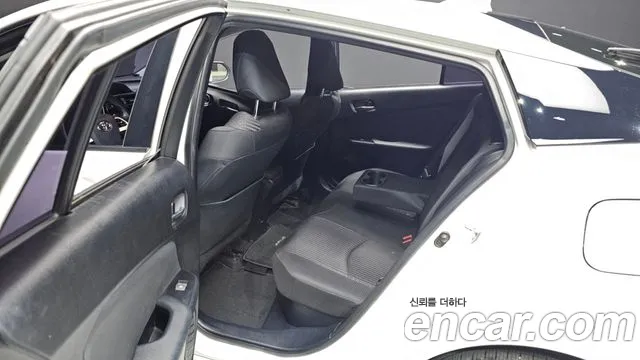 Toyota Prius 2016 — фото 12