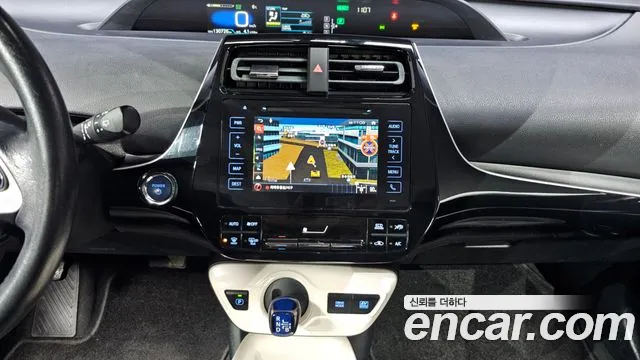 Toyota Prius 2016 — фото 14