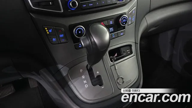 Hyundai Starex 2019 — фото 9