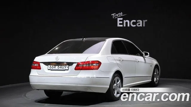 Mercedes-Benz E-Class 2011 — фото 2