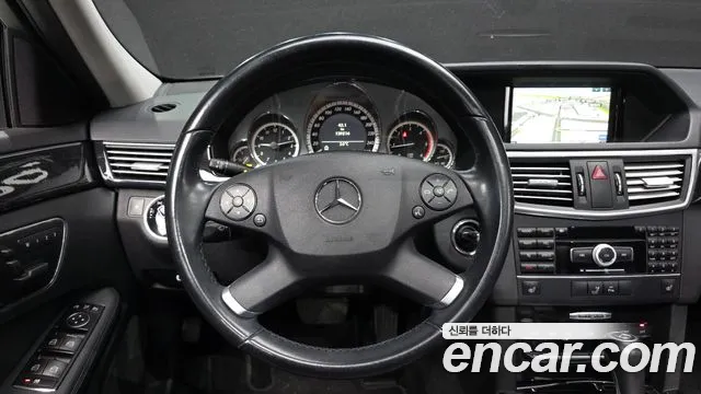 Mercedes-Benz E-Class 2011 — фото 13