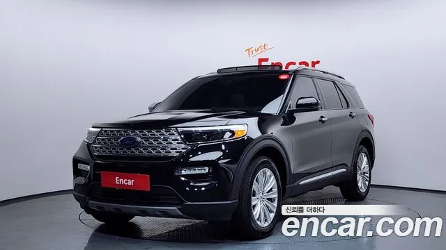 Ford Explorer 2023 — фото 1