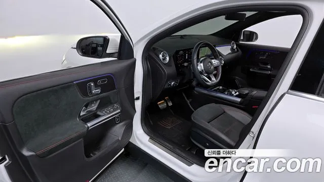 Mercedes-Benz GLA-Class 2023 — фото 10