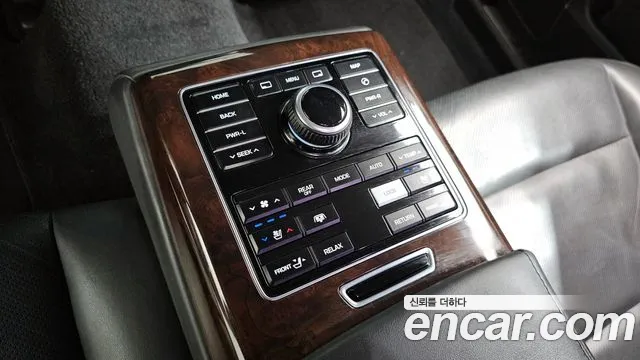 Hyundai Equus 2015 — фото 18