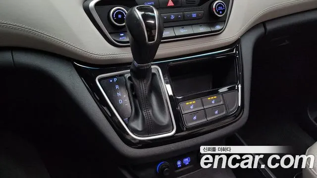 Hyundai Starex 2020 — фото 9