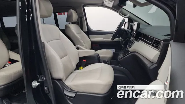 Hyundai Starex 2020 — фото 11