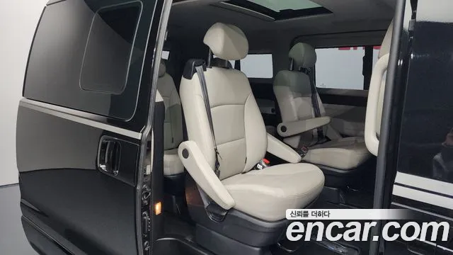 Hyundai Starex 2020 — фото 12