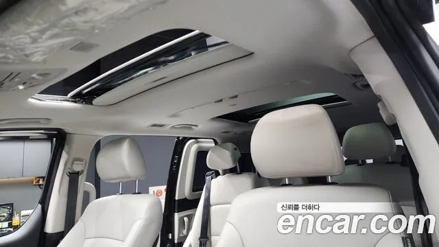 Hyundai Starex 2020 — фото 17