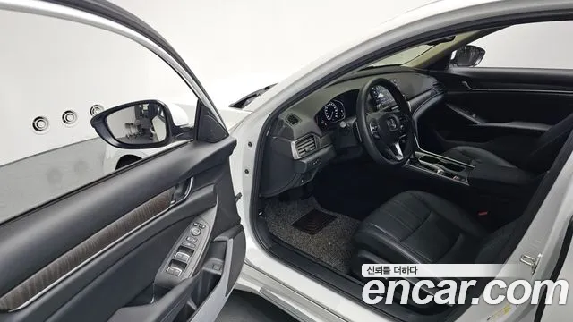 Honda Accord 2018 — фото 10