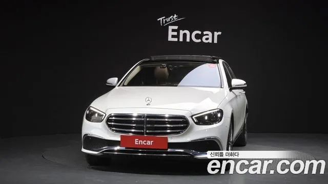 Mercedes-Benz E-Class 2023 — фото 3